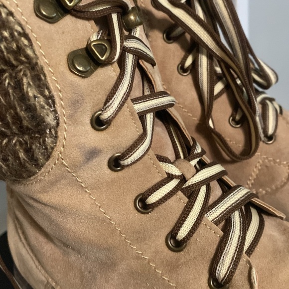 Muk Luks tan suede boots, size 7. - Picture 10 of 12
